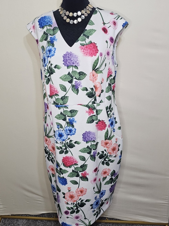 Calvin Klein Dresses & Skirts - Calvin Klein Floral Hydrangea V-Neck Scuba Crepe Sheath Dress w/Pockets Sz 16W